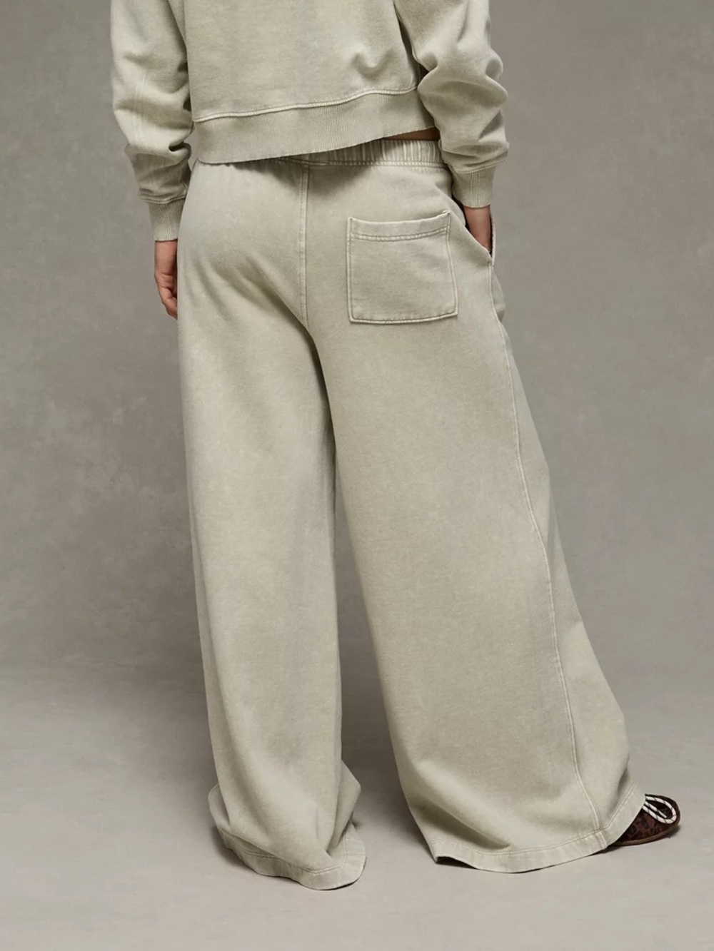 American Eagle Everyday Luxe Wide Leg Sweatpant